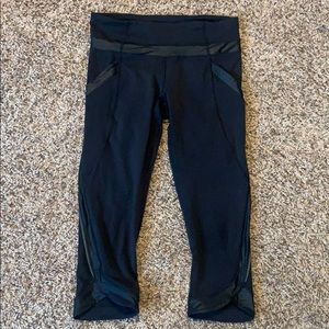 LuluLemon black capris size 6
